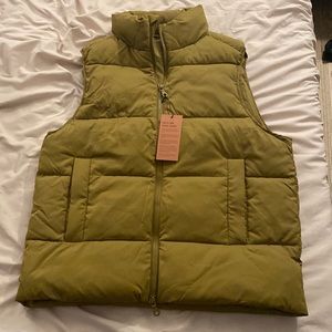 Girlfriend Collective Everyone Puffer Vest in Thorn/Olive Green color - Size 7